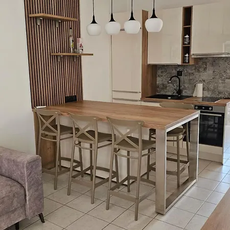 Furdi Apartment