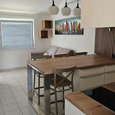 Apartment Furdi *